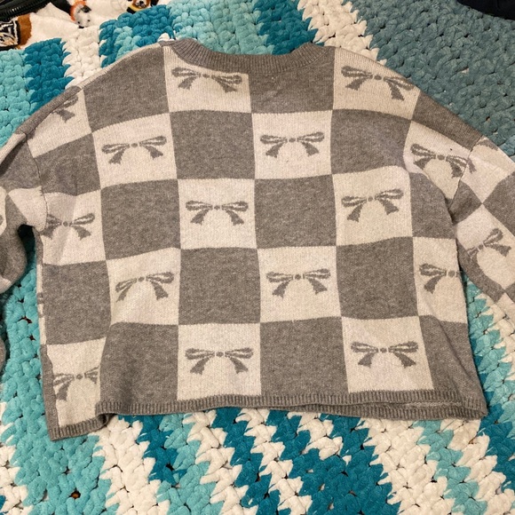 Bow Pattern Sweater - Picture 2 of 4